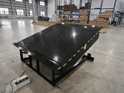 Plataforma de elevación hidráulica de muelle con nivelador hidráulico negro