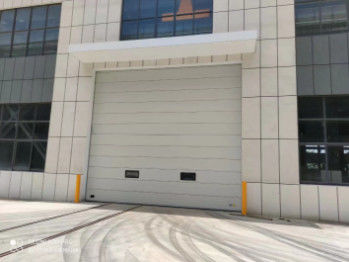 Puerta de garaje seccional aislada para almacenamiento en frío opciones de control remoto
