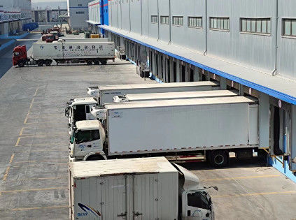 comprar ISO 9001 Nivelador de muelle hidráulico gris 6800kg Muelle de carga de nivel de camión online manufacture