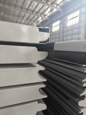 comprar Nivel de protección del motor IP55 Puertas plegables correderas industriales Tipo de puerta corredera duradera para aplicaciones industriales y uso intensivo online manufacture