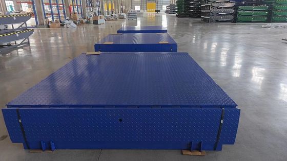 Nivelador de muelle hidráulico de camión gris para fácil carga y descarga IP55