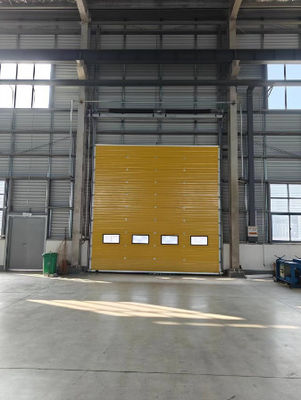 Puertas industriales seccionales resistentes al viento aislante térmico para fábrica y hangar