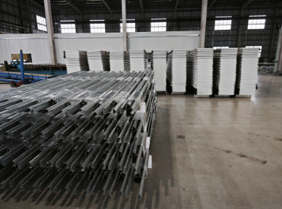 Puertas industriales seccionales de almacén con rieles galvanizados