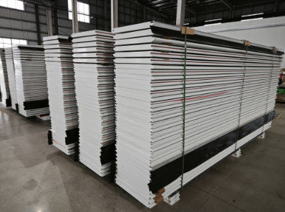 Puertas industriales seccionales de almacén con rieles galvanizados