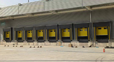 Material de PVC con banda de advertencia amarilla