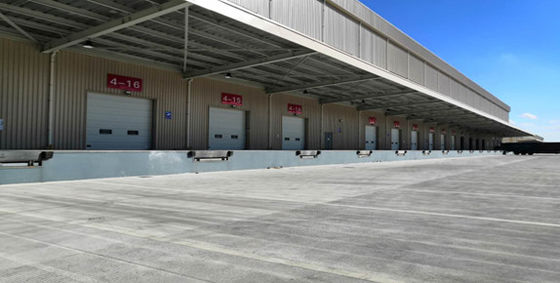 Resistencia al viento 450N/m2 Puertas seccionales industriales Puertas aisladas de acero