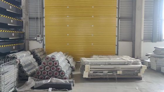 Puertas de garaje seccionales RAL9002 personalizadas con caja de control de interfaz de máquina humana