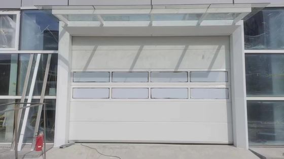 Puertas de garaje seccionales con sistema de equilibrio de resorte para una fácil operación manual