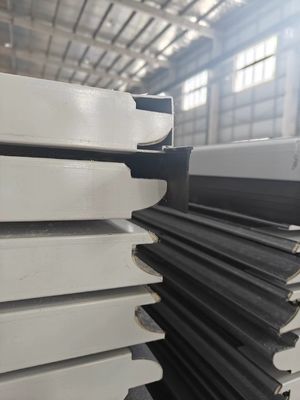 Puertas de garaje seccionales con tiras de sellado EPDM en todos los lados para un buen sellado