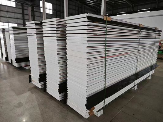 Puertas de garaje seccionales con tiras de sellado EPDM en todos los lados para un buen sellado