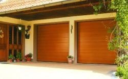 Venta caliente Puerta de garaje seccional con panel de espuma de PU aislado de acero
