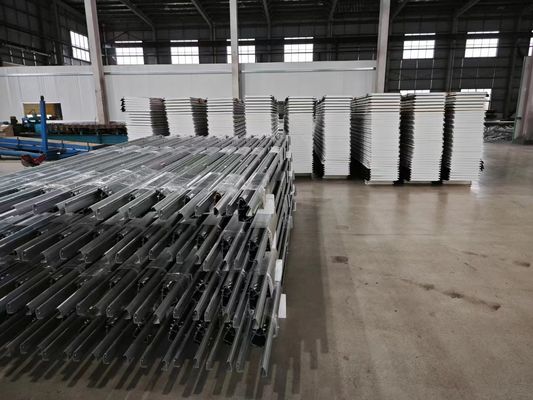 Puertas seccionales aisladas pueden ser interconectadas con la plataforma de carga y descarga