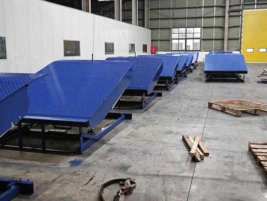 Nivelador hidráulico automático de muelle de pozo con tamaños y capacidad de carga personalizados para bahías de carga de almacenes