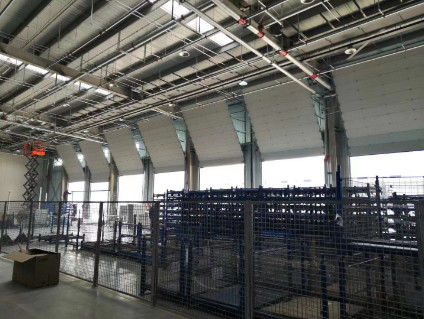 Puerta superior seccional de rodadura para almacenes o fábricas
