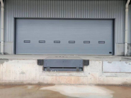 Panel Sandwich de metal aislado automático industrial de acero sección exterior elevador deslizante de garaje puerta rodante
