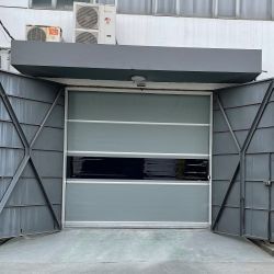 Puertas de alta velocidad de PVC Rendimiento confiable para almacenes ocupados con apertura automática