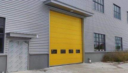 Puertas seccionales aisladas automáticas y sandwich Puerta de fábrica industrial personalizada