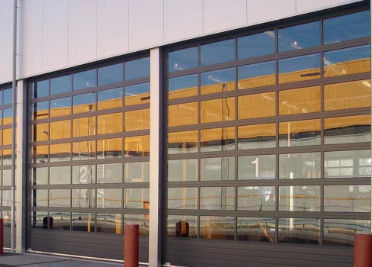 Puertas seccionales industriales de aluminio transparente para salas de exposición de protección contra incendios