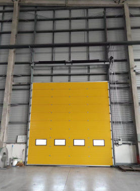 Puertas industriales seccionales resistentes al viento aislante térmico para fábrica y hangar