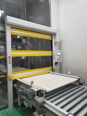Línea de montaje Puerta rápida industrial de alta velocidad con ventana transparente de cortina de PVC