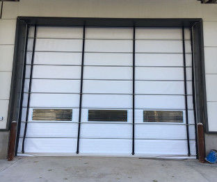 Puertas industriales de tela de elevación vertical con ventanas de PVC Velocidad de apertura 0,8 - 1,2 m/s