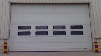 Puertas seccionales industriales de garaje aisladas con panel de acero de 40 mm ISO 9001 / CE